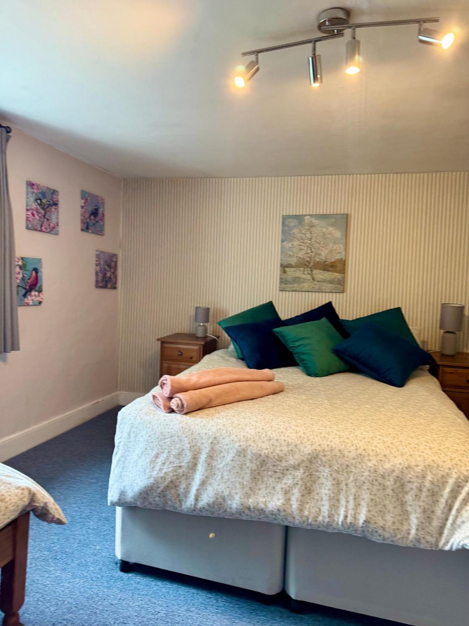 Beautiful Townhouse Next To Royal Victoria Park And Botanical Gardens Within Easy Walking Distance To Bath City Centre Kültér fotó